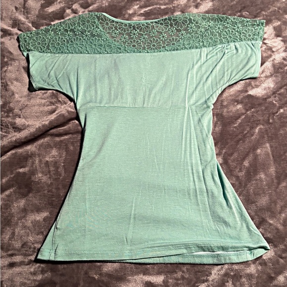 A. Byer Mint Green Lace Accent Blouse - Picture 1 of 2